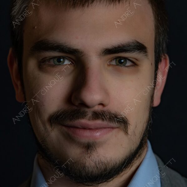 modello model fashion uomo man fotoshooting photoshoot servizio fotografico contrasto contrastato contrast contrasted chiaro scuro light dark ombre shadows ritratto portrait studio photography ragazzo teen
