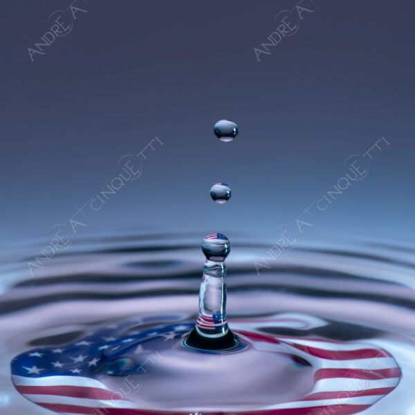 macro photography goccia gocce d'acqua water drop drops droplet droplets high speed sync studio photography riflessi reflections splash colori colours bounce bouncing bandiera flag usa unites states of america stars and stripes