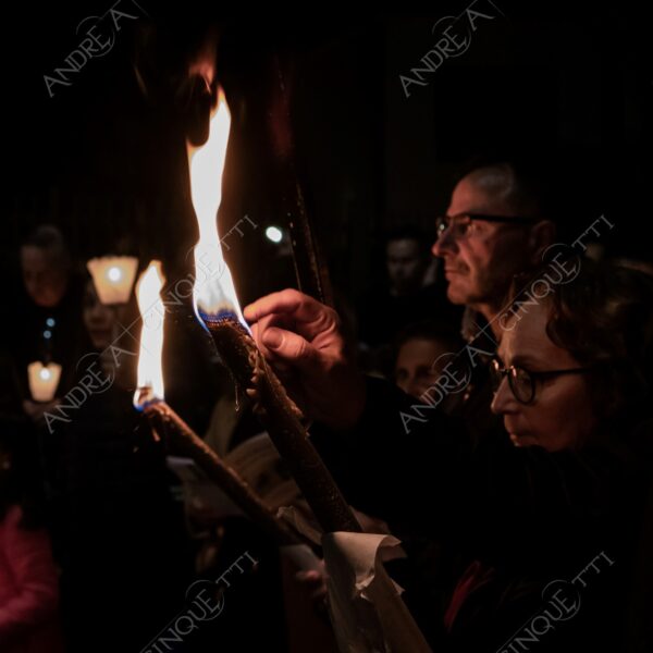 colturano balbiano messa mass processione procession pasqua easter prete priest rito religioso religious ritual notte nigth sera