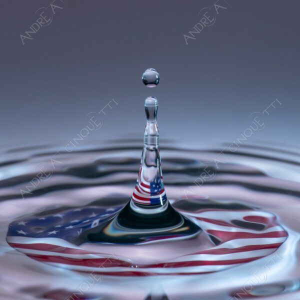 macro photography goccia gocce d'acqua water drop drops droplet droplets high speed sync studio photography riflessi reflections splash colori colours bounce bouncing bandiera flag usa unites states of america stars and stripes