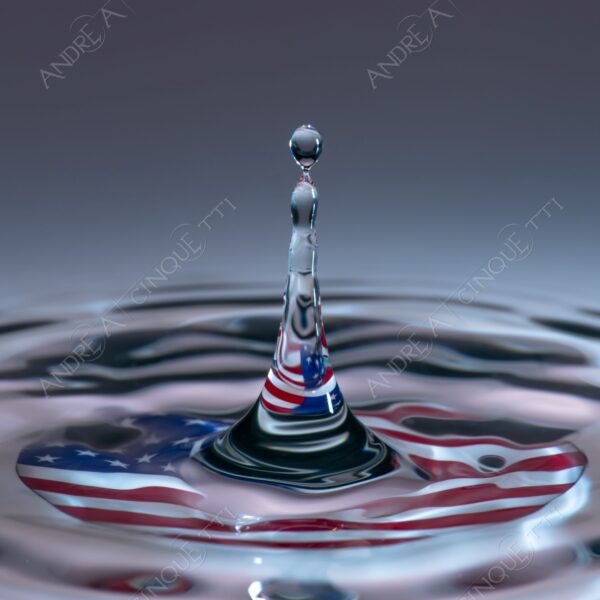macro photography goccia gocce d'acqua water drop drops droplet droplets high speed sync studio photography riflessi reflections splash colori colours bounce bouncing bandiera flag usa unites states of america stars and stripes