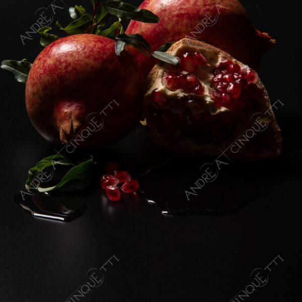still life natura morta melograno pome granate riflessi reflections ombre shadows