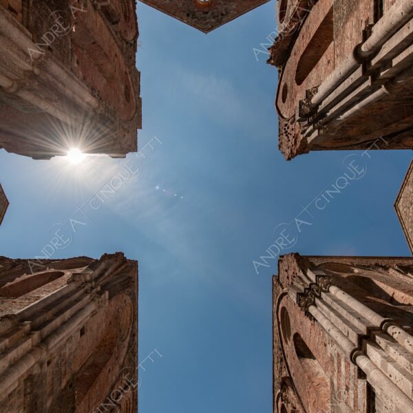toscana tuscany abbazia san galgano abbey chiesa church cattedrale cathedral sole sun croce cross tetto crolato collapsed roof