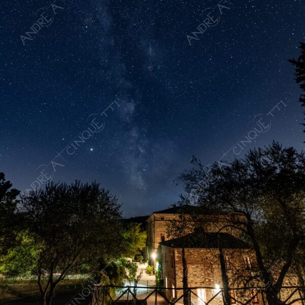 villa buoninsegna via lattea milky way stelle stars lunga esposizione long exposure tenuta manor casa house