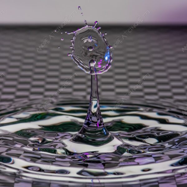 macro photography goccia gocce d'acqua water drop drops high speed sync riflessi reflections splash colori colours bounce bouncing scacchi chess pattern