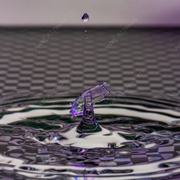 macro photography goccia gocce d'acqua water drop drops high speed sync riflessi reflections splash colori colours bounce bouncing scacchi chess pattern