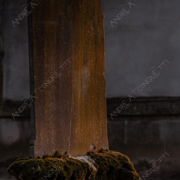 cimitero graveyard cemetery tomba tomb grave lapide headstone abbondonato abandoned forsaken rovine ruins dimenticato forgotten terzo paesaggio sole sun tramonto sunset sundown crepuscolo dusk twilight alba sunrise