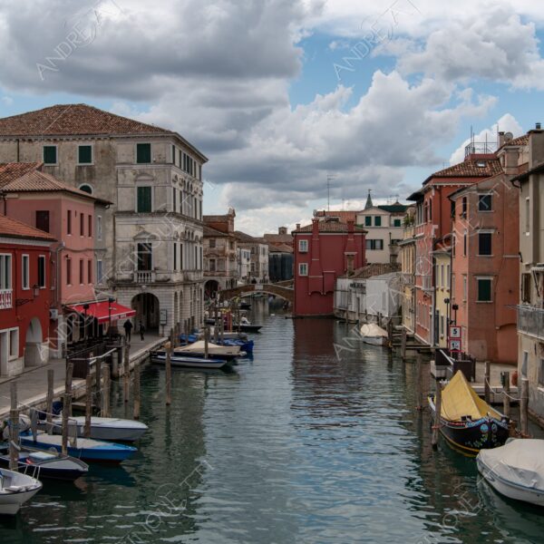 chioggia ponte bridge canale channel canal barca boat ship mercato market nuvole clouds borgo village borough antico ancient riflessi reflections