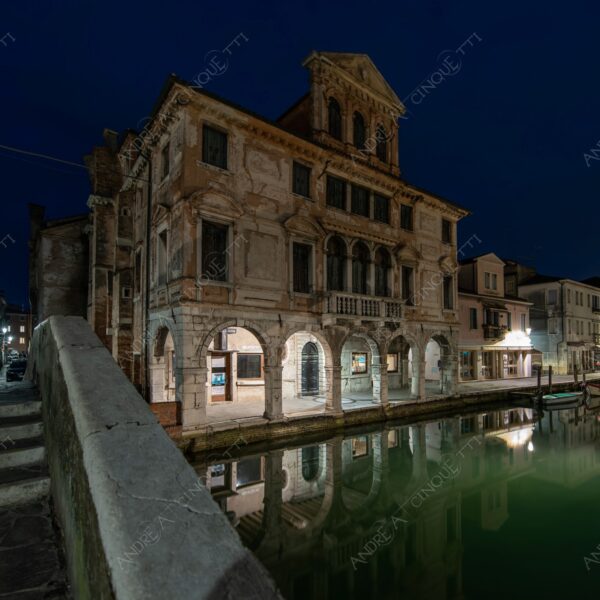 chioggia ponte bridge canale channel canal barca boat ship mercato market nuvole clouds borgo village borough antico ancient riflessi reflections