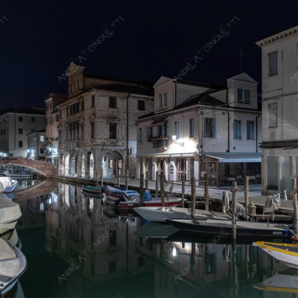 chioggia ponte bridge canale channel canal barca boat ship mercato market nuvole clouds borgo village borough antico ancient riflessi reflections