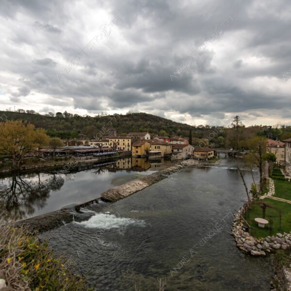 borghetto sul mincio fiume river lago lake ponte bridge torre tower borgo village borough antico ancientreflections paesaggio landscape