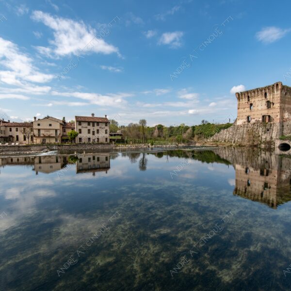 borghetto sul mincio fiume river lago lake ponte bridge torre tower borgo village borough antico ancient riflessi reflections mirror specchio paesaggio landscape