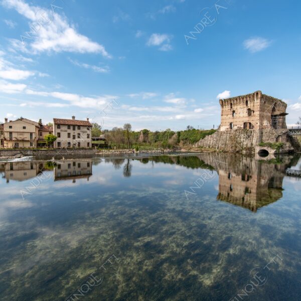 borghetto sul mincio fiume river lago lake ponte bridge torre tower borgo village borough antico ancient riflessi reflections mirror specchio paesaggio landscape