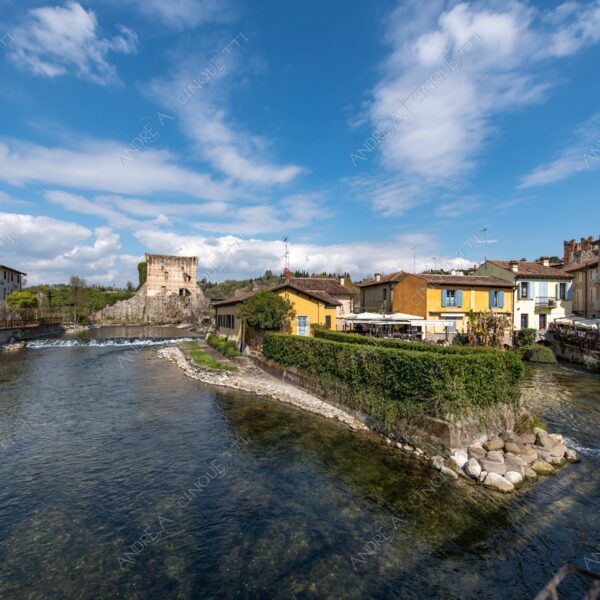 borghetto sul mincio fiume river lago lake ponte bridge torre tower borgo village borough antico ancient reflections paesaggio landscape