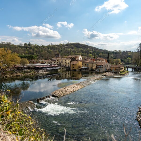 borghetto sul mincio fiume river lago lake ponte bridge torre tower borgo village borough antico ancient reflections paesaggio landscape
