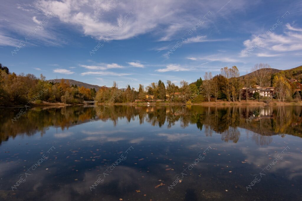 valganna lago di ghirla lake loch pond nuvole clouds montagne mountain calma calm riflessi reflections specchio mirror
