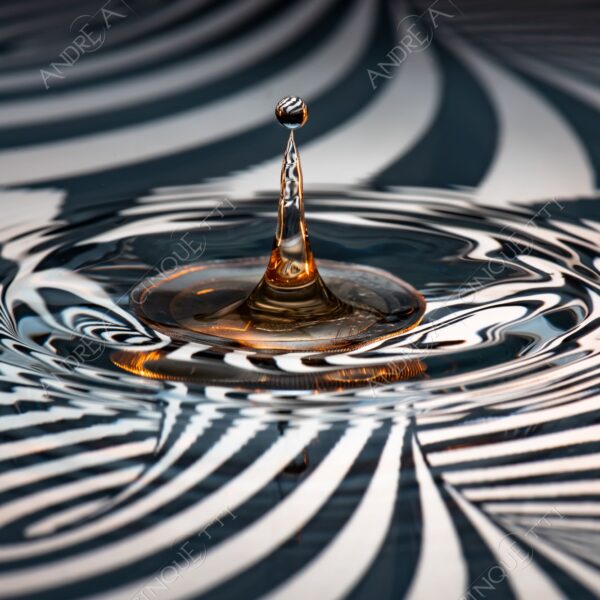 macro photography goccia gocce d'acqua water drop drops high speed sync riflessi reflections splash colori colours bounce bouncing pattern strisce stripes vortice moneta coin
