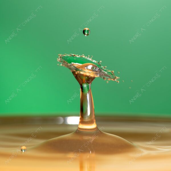macro photography goccia gocce d'acqua water drop drops high speed sync riflessi reflections splash colori colours bounce bouncing