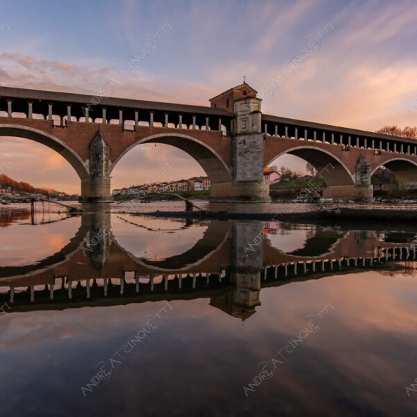 pavia ponte bridge ponte coperto ponte vecchio riflessi reflections specchio mirror tramonto sunset sundown blue hour alba sunrise crepuscolo dusk twilight nuvole clouds