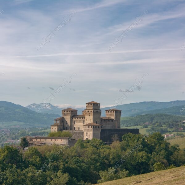 castelli del ducato di parma e piacenza castello castle torre tower antico ancient borgo borough village
