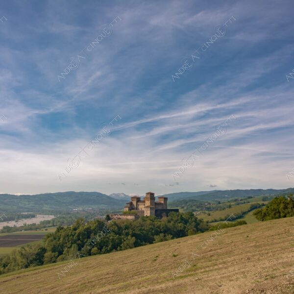castelli del ducato di parma e piacenza castello castle torre tower antico ancient borgo borough village