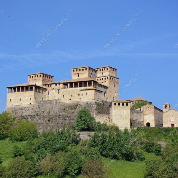 castelli del ducato di parma e piacenza castello castle torre tower antico ancient borgo borough village