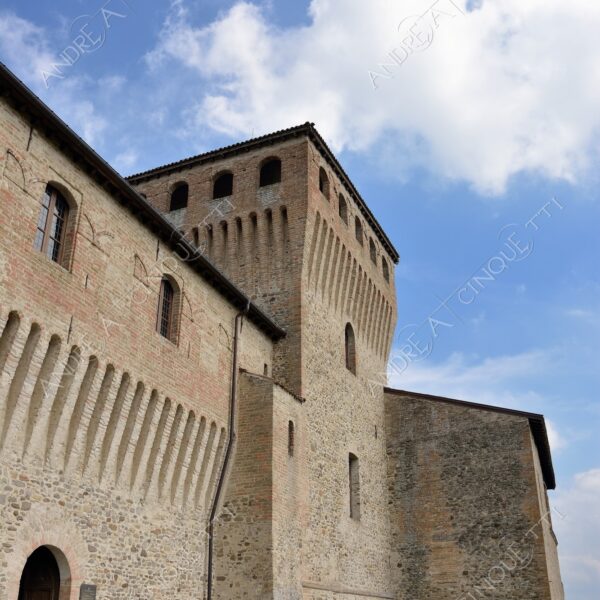 castelli del ducato di parma e piacenza castello castle torre tower antico ancient borgo borough village