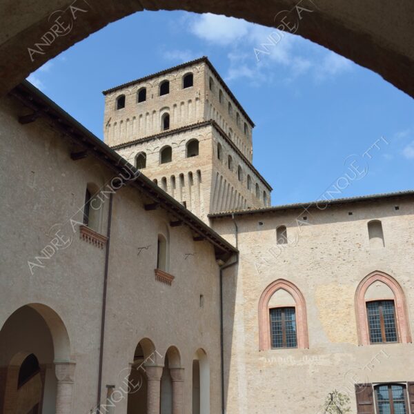 castelli del ducato di parma e piacenza castello castle torre tower antico ancient borgo borough village