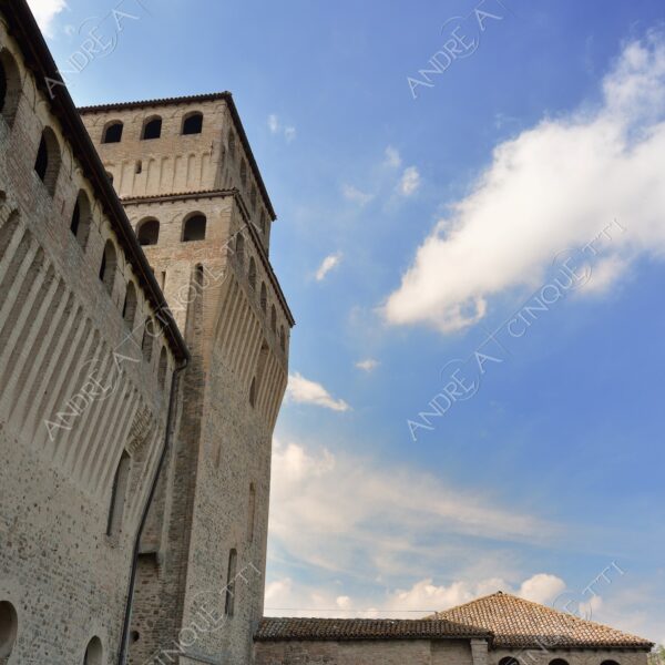 castelli del ducato di parma e piacenza castello castle torre tower antico ancient borgo borough village