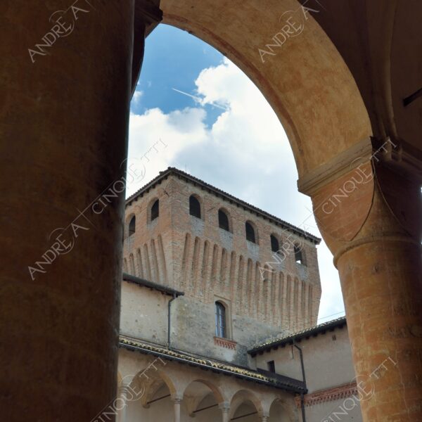 castelli del ducato di parma e piacenza castello castle torre tower antico ancient borgo borough village