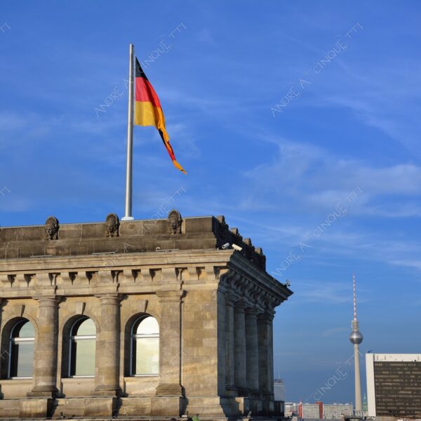 germania germany berlino berlin parlamento parliament reichstag palazzo palace cupola dome lunga esposizione long exposure tramonto sunset sundown crepuscolo dusk twilight alba sunrise riflessi reflections specchio mirror