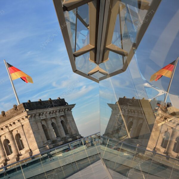 germania germany berlino berlin parlamento parliament reichstag palazzo palace cupola dome lunga esposizione long exposure tramonto sunset sundown crepuscolo dusk twilight alba sunrise riflessi reflections specchio mirror