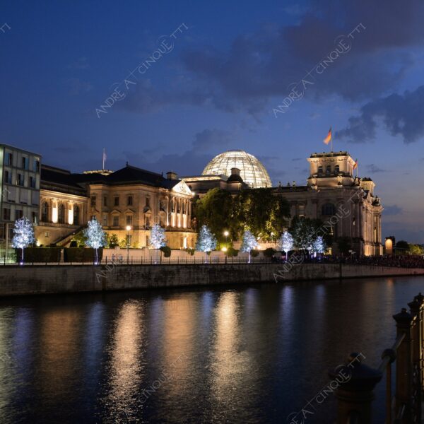 germania germany berlino berlin parlamento parliament reichstag palazzo palace cupola dome fiume river elba elbe lunga esposizione long exposure tramonto sunset sundown blue hour
