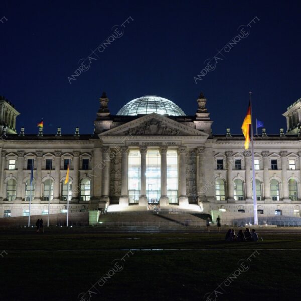germania germany berlino berlin parlamento parliament reichstag palazzo palace cupola dome