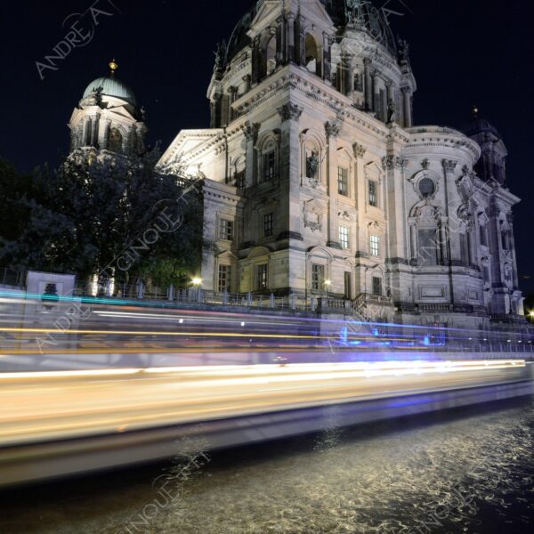 germania germany berlino berlin isola dei musei fiume river lunga esposizione long exsosure cupola dome ponte bridge