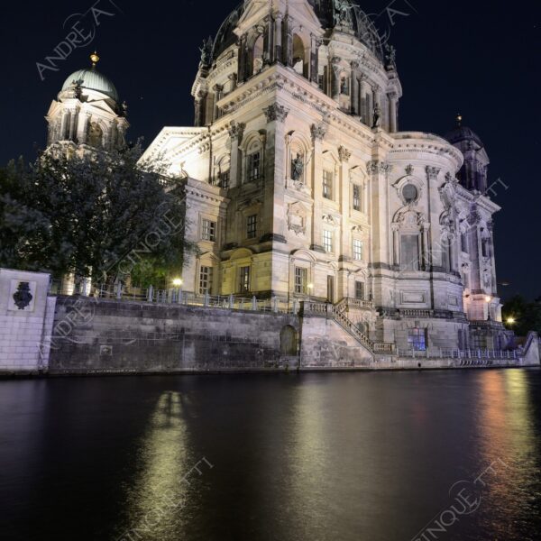 germania germany berlino berlin isola dei musei fiume river lunga esposizione long exsosure cupola dome ponte bridge