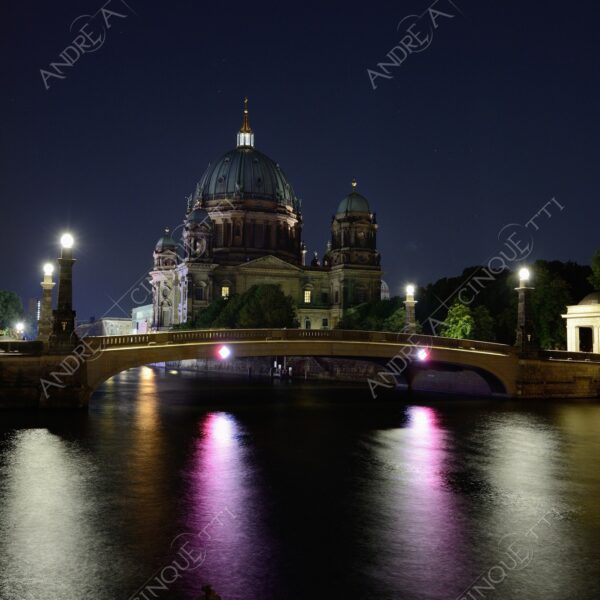 germania germany berlino berlin isola dei musei fiume river lunga esposizione long exsosure cupola dome ponte bridge