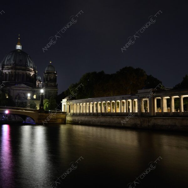 germania germany berlino berlin isola dei musei fiume river lunga esposizione long exsosure cupola dome ponte bridge