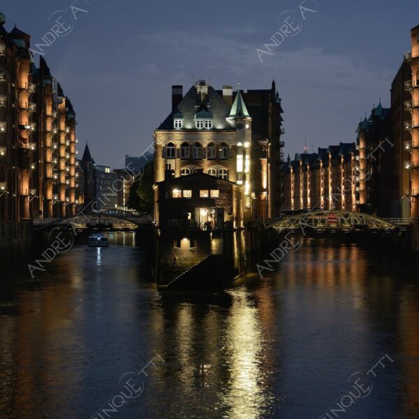germania germany amburgo hamburg speicherstadt fiume river lunga esposizione long exposure ponte bridge luci lights riflessi reflections