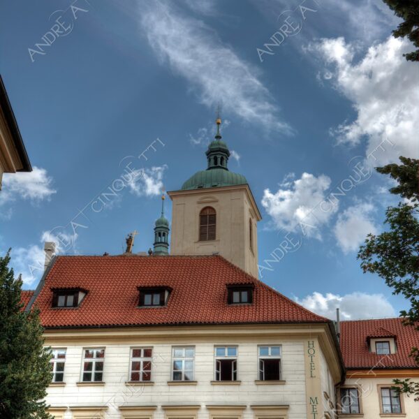 repubblica ceca czech repubblic praga prague tenuta villa manor real estate nuvole clouds cielo sky