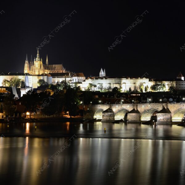 repubblica ceca czech repubblic praga prague castello castle fiume river moldova ponte bridge castello castle lunga esposizione long exposure riflessi reflections ponte carlo