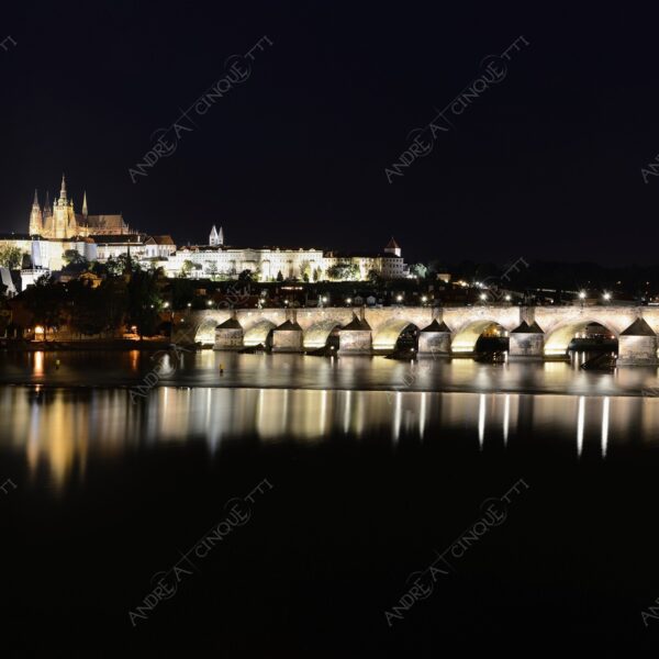 repubblica ceca czech repubblic praga prague castello castle fiume river moldova ponte bridge castello castle lunga esposizione long exposure riflessi reflections ponte carlo