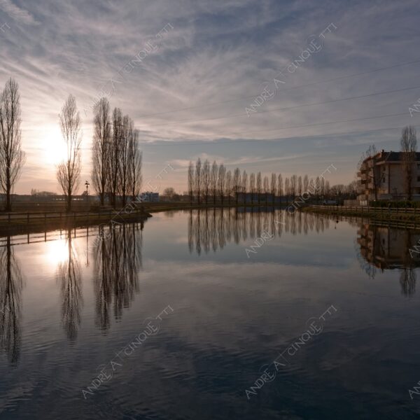 paullo canale canal channel muzza riflessi reflections specchio mirror tramonto sunset sundown blue hour alba sunrise crepuscolo dusk twilight alberi tree nuvole clouds
