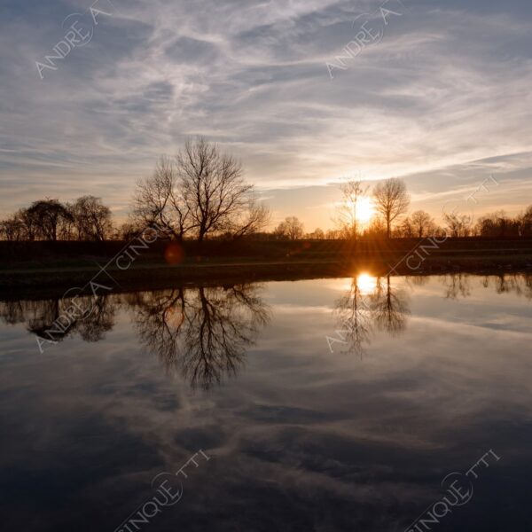 paullo canale canal channel muzza riflessi reflections specchio mirror tramonto sunset sundown blue hour alba sunrise crepuscolo dusk twilight alberi tree nuvole clouds