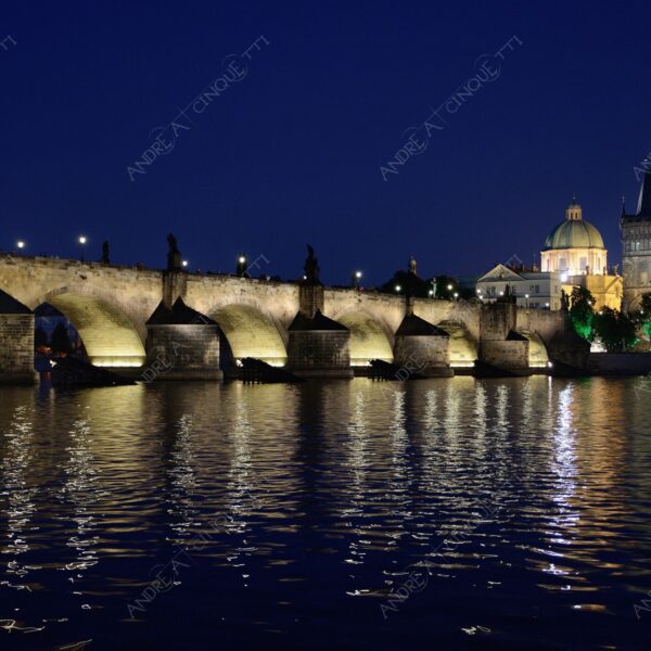 repubblica ceca czech repubblic praga prague castello castle fiume river moldova ponte bridge castello castle lunga esposizione long exposure riflessi reflections ponte carlo
