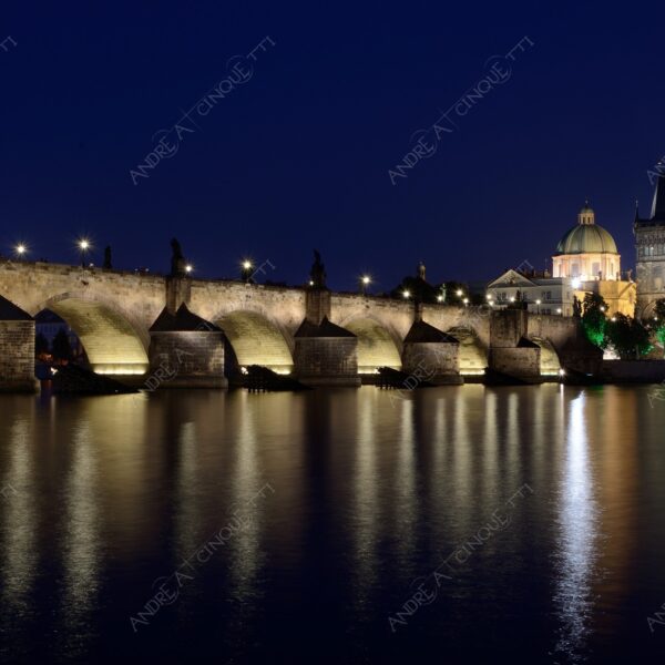 repubblica ceca czech repubblic praga prague castello castle fiume river moldova ponte bridge castello castle lunga esposizione long exposure riflessi reflections ponte carlo