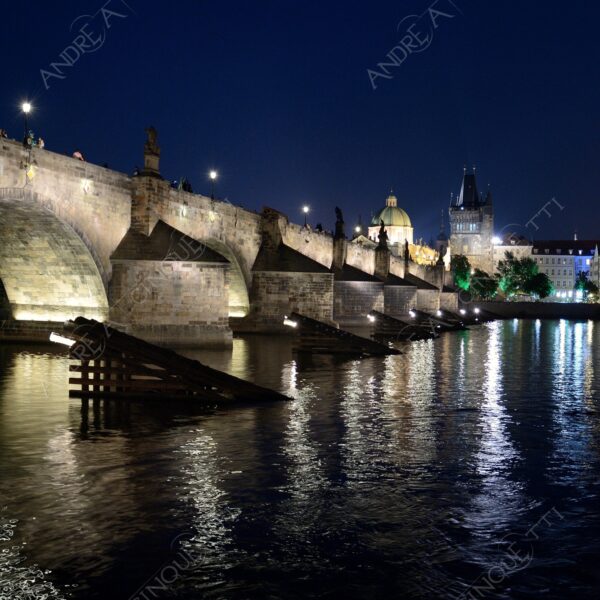 repubblica ceca czech repubblic praga prague castello castle fiume river moldova ponte bridge castello castle lunga esposizione long exposure riflessi reflections ponte carlo