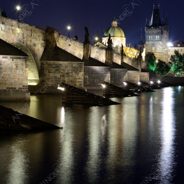 repubblica ceca czech repubblic praga prague castello castle fiume river moldova ponte bridge castello castle lunga esposizione long exposure riflessi reflections ponte carlo