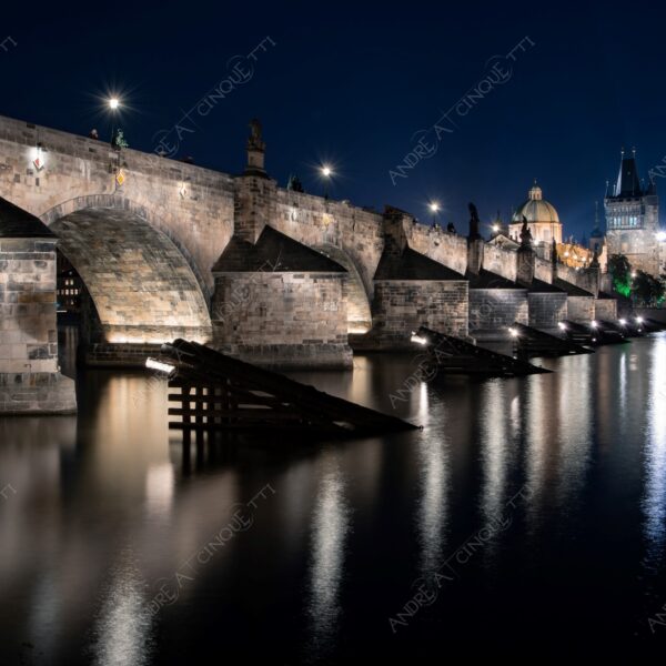 repubblica ceca czech repubblic praga prague castello castle fiume river moldova ponte bridge castello castle lunga esposizione long exposure riflessi reflections ponte carlo