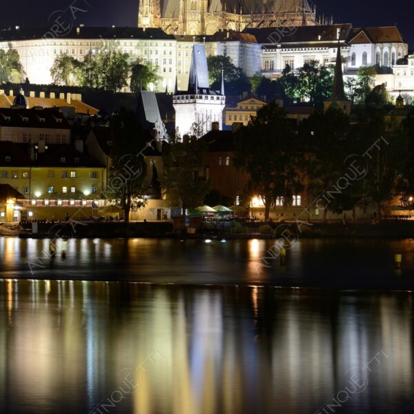 repubblica ceca czech repubblic praga prague castello castle fiume river moldova ponte bridge castello castle lunga esposizione long exposure riflessi reflections ponte carlo